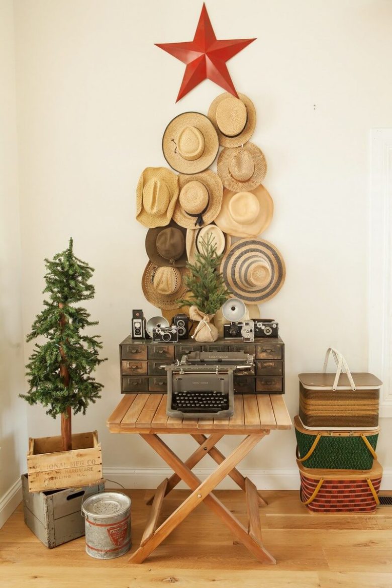 albero-natale-grande-strano