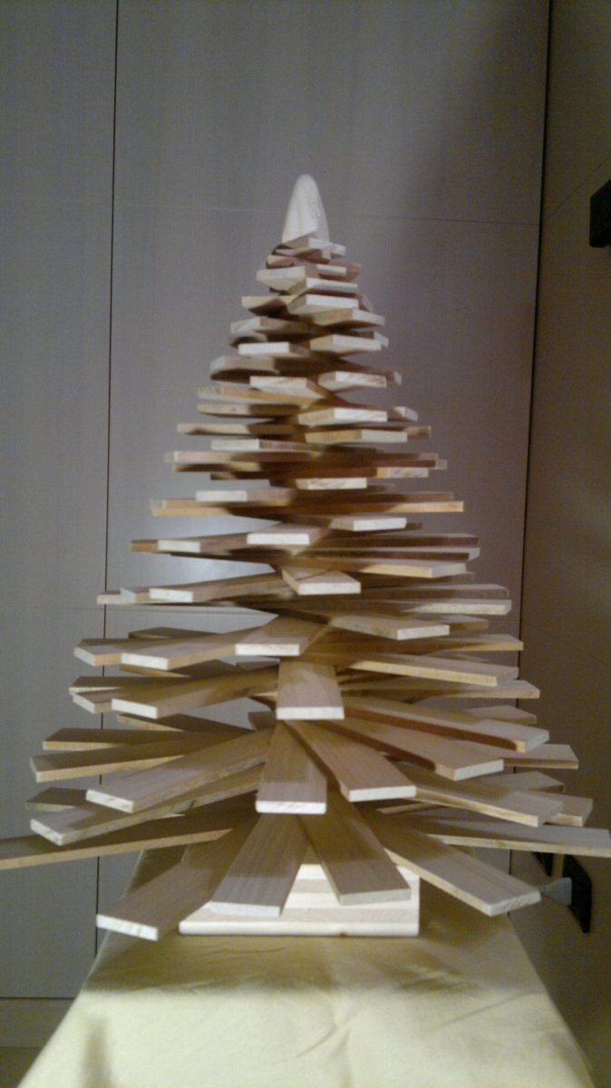 albero-natale-scandinavo-riciclo-legno