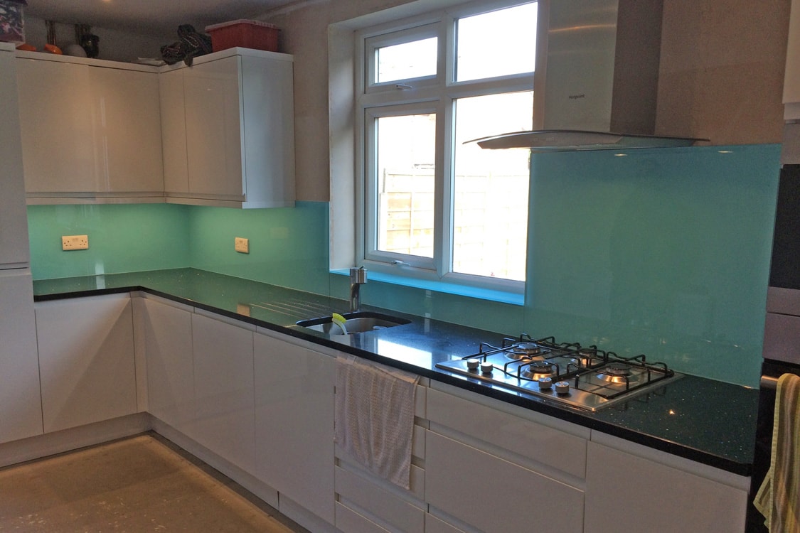 cucina-color-tiffany-parete-lucida