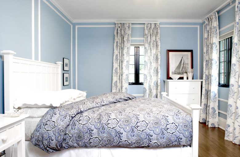 camera-letto-celeste-polvere-classica-elegante