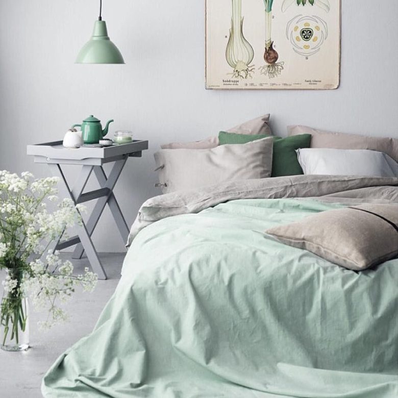 camera-letto-verde-menta-tessuti