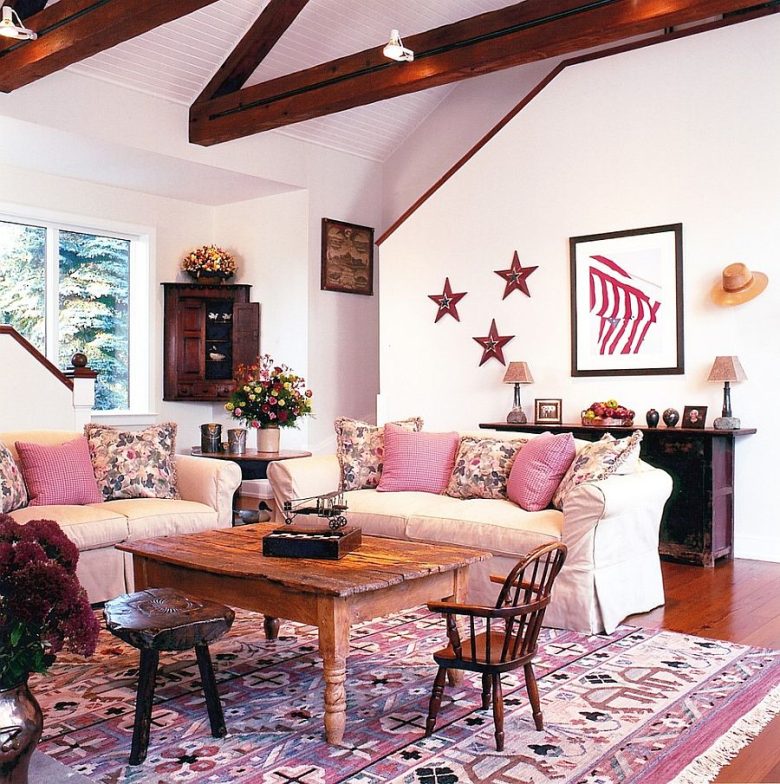 color-aragosta-soggiorno-soffitto-mansarda