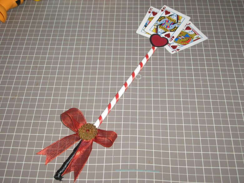 riciclare-carte-da-gioco-bastone