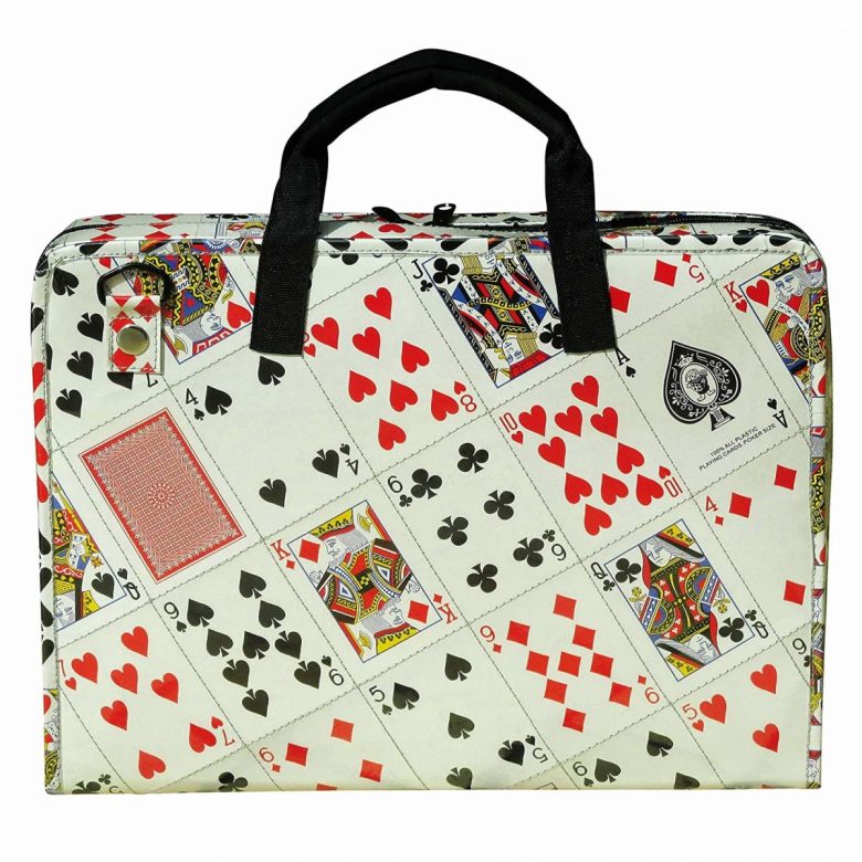 riciclare-carte-da-gioco-valigia
