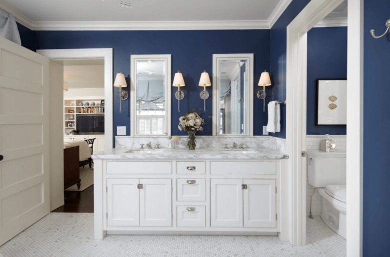 colore-blu-reale-bagno-mobili-classico