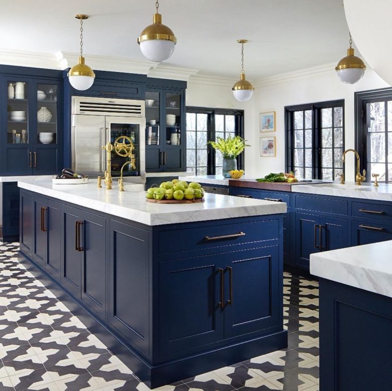 colore-blu-reale-cucina-isol