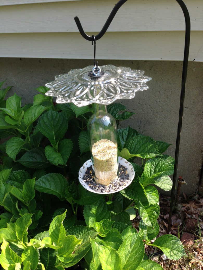 riciclare-bottiglie-vetro-lampada-giardino