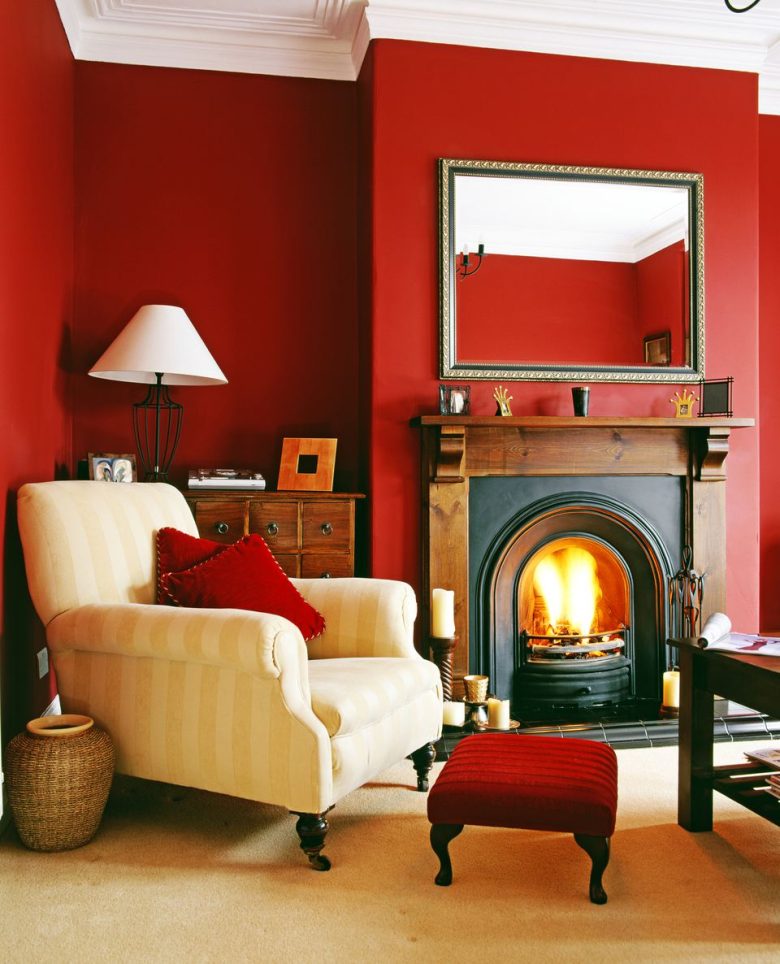 soggiorno-color-rosso-camino