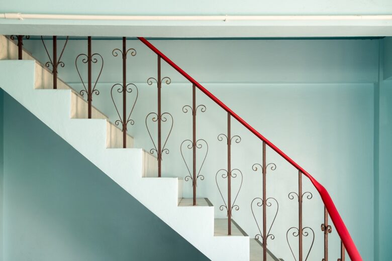 Railing,Banister,Stairs,Down,Curved,Steel,Vintage,Style