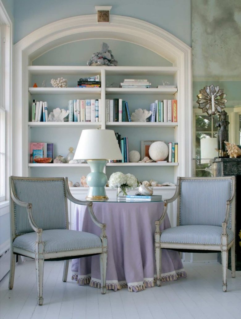 soggiorno-color-lavanda-rustico-antico