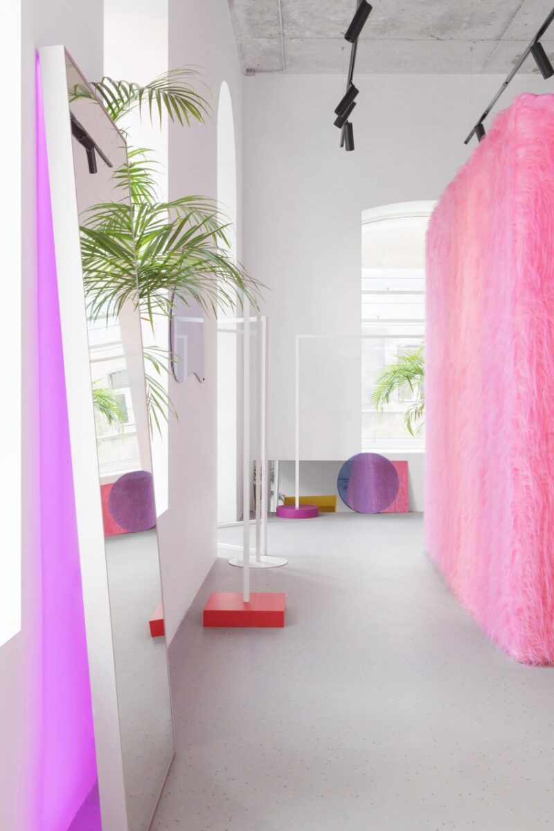 negozio-interno-rosa