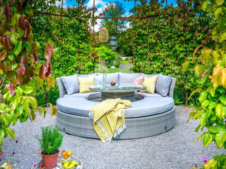 5-idee-per-dormire-in-giardino-09