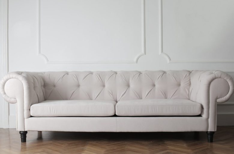 5-idee-per-un-divano-in-pelle-bianco