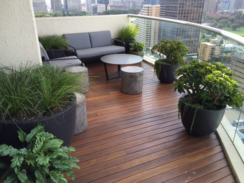 balcone-grigio-topo-e-legno