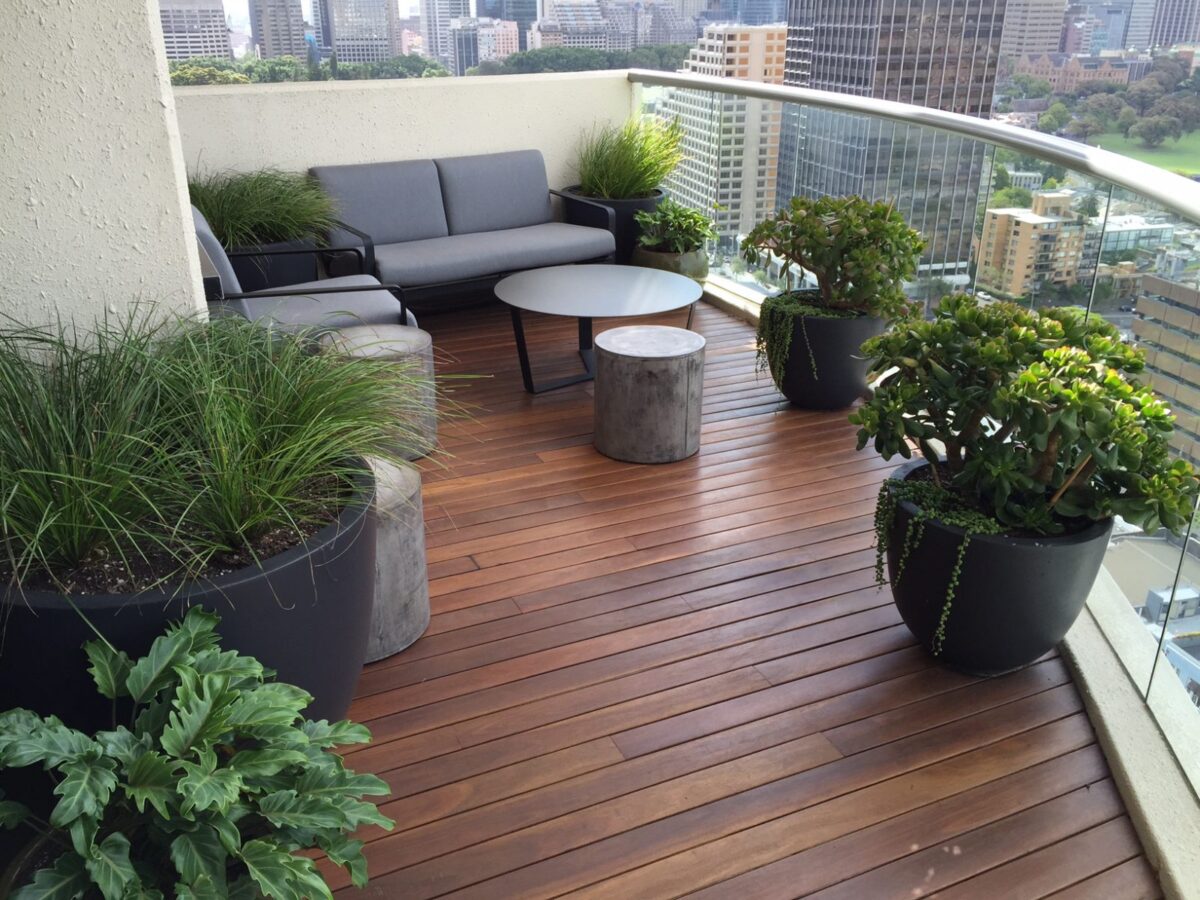 balcone-grigio-topo-e-legno