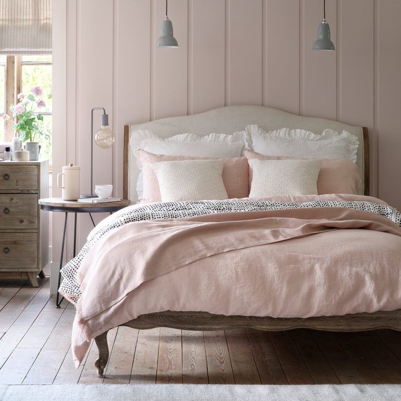 camera-letto-tortora-abbinamento-rosa