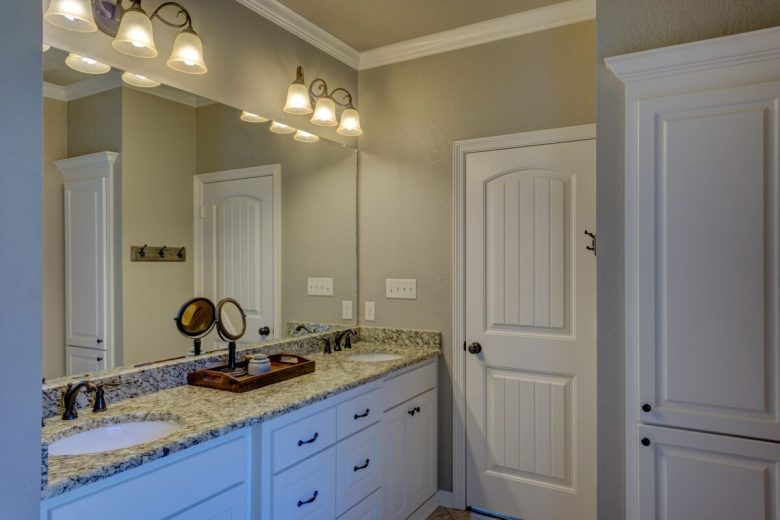 come-illuminare-un-bagno-cieco-seguite-questi-consigli-applique
