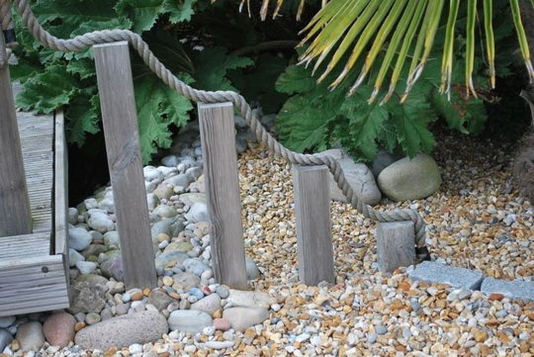 creare-piccola-spiaggia-giardino-recinto