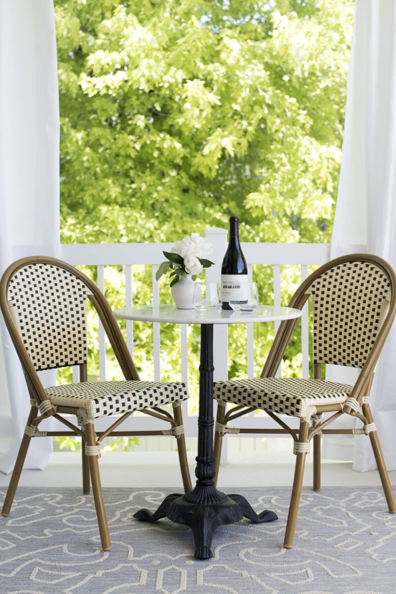 lontano-zanzare-balcone-shabby