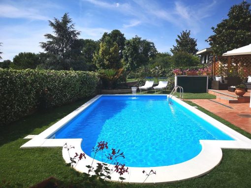 Costruire una piscina: quali permessi servono