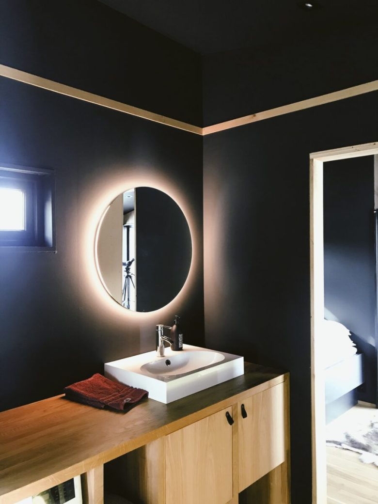 the-power-of-color-arredare-un-piccolo-bagno-con-il-colore-pareti-luce