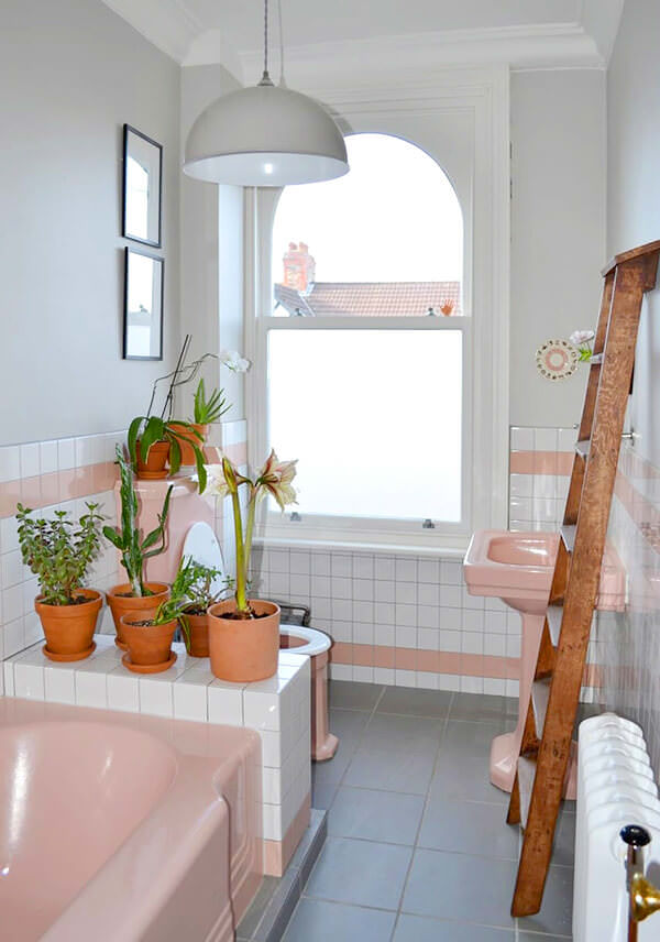 the-power-of-color-arredare-un-piccolo-bagno-con-il-colore-rosa