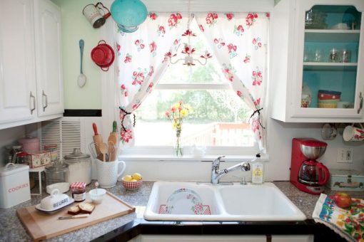 Come scegliere le tende per la cucina shabby chic