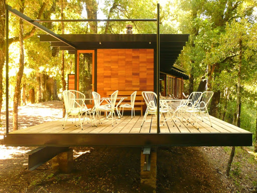 Recycled-Materials-Cottage-1