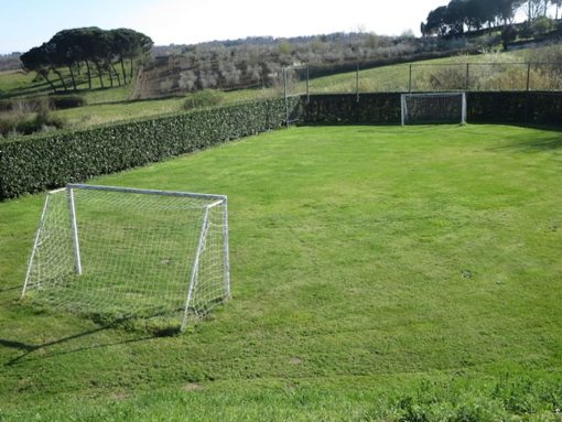 Come costruire un campo da calcio in giardino