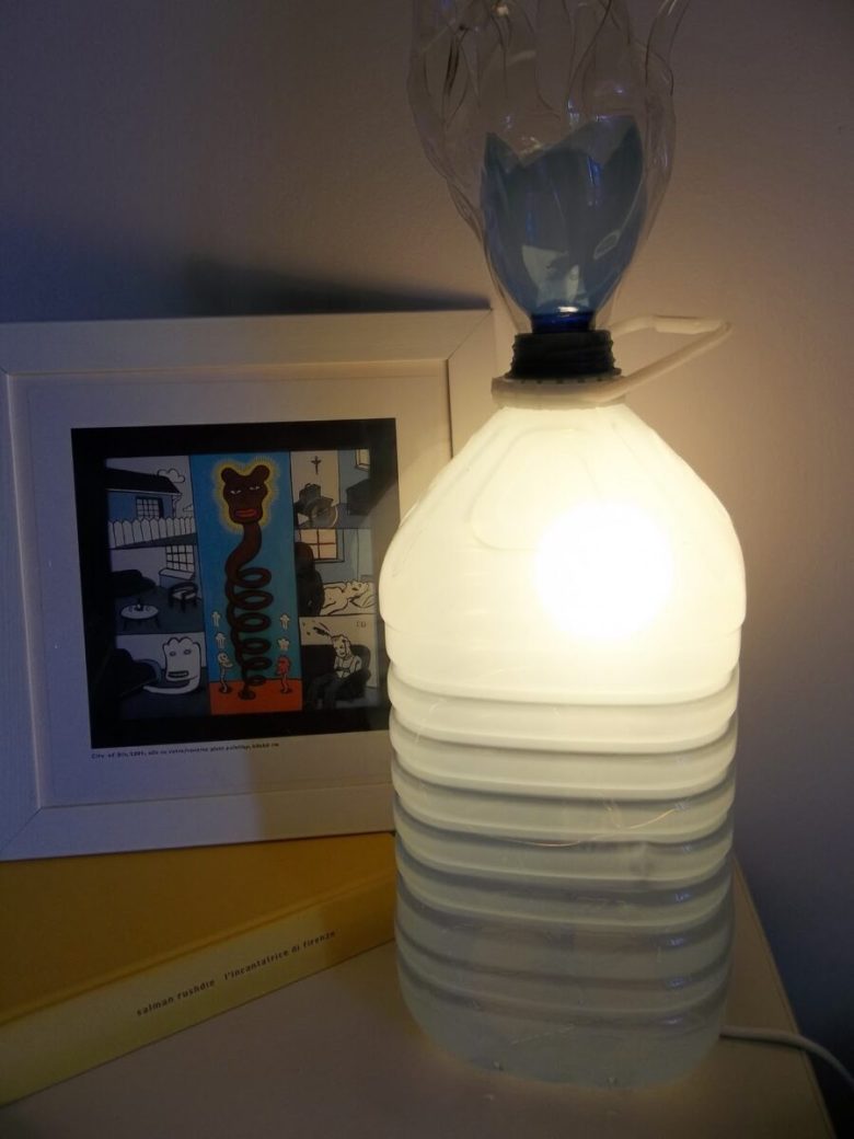 tanica-plastica-acqua-luce