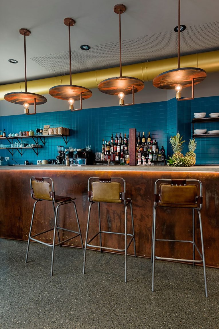 Come-arredare-bar-in-stile-industriale-13