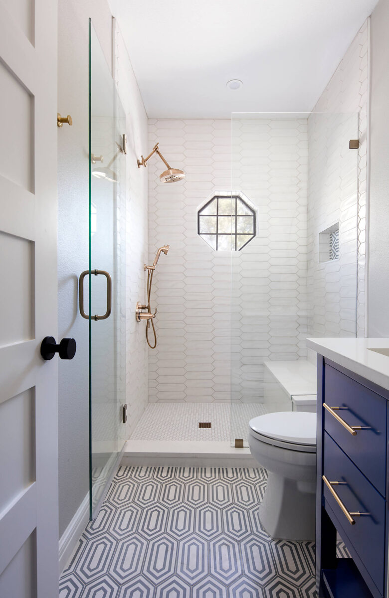 Idee-e-consigli-per-ristrutturare-un-bagno-quadrato09