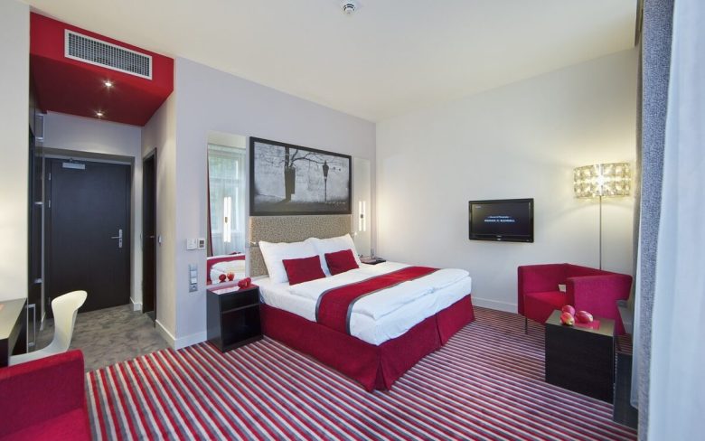 Abbinare-rosso-e-blu-nell-arredo-di-casa-03