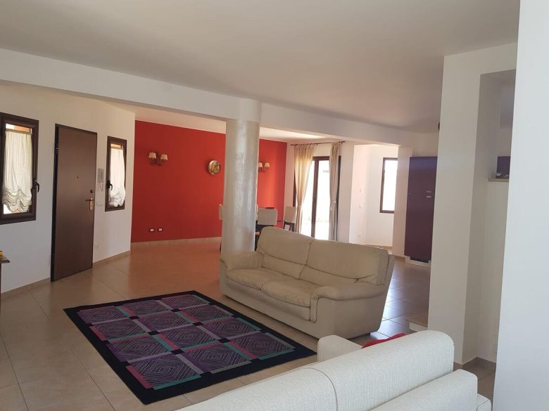Abbinare-rosso-e-blu-nell-arredo-di-casa-07