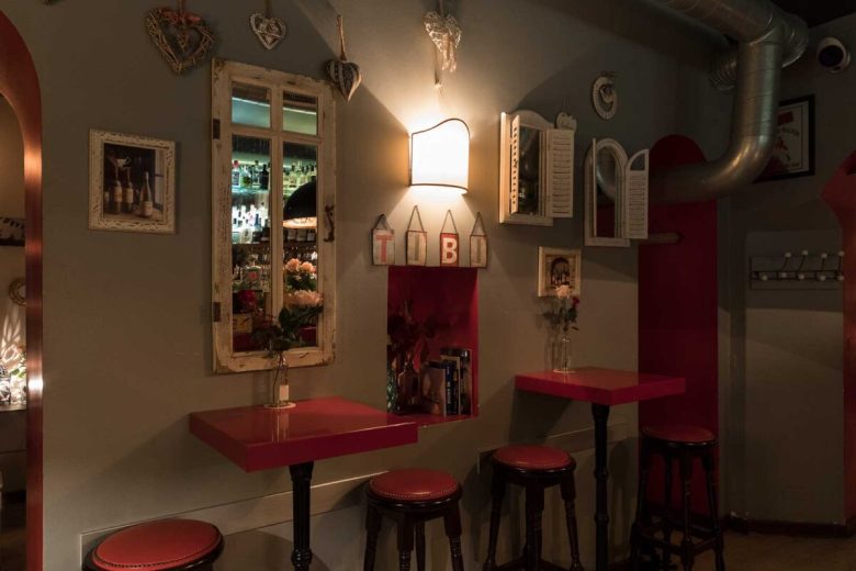 arredare-bar-provenzale-luci