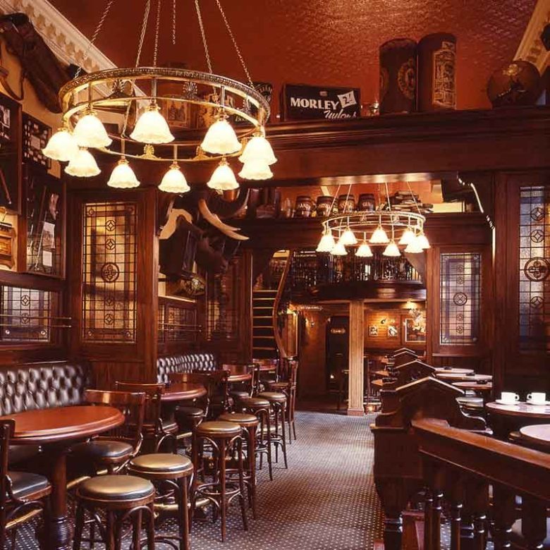 come arredare un angolo bar in casa in stile inglese 2