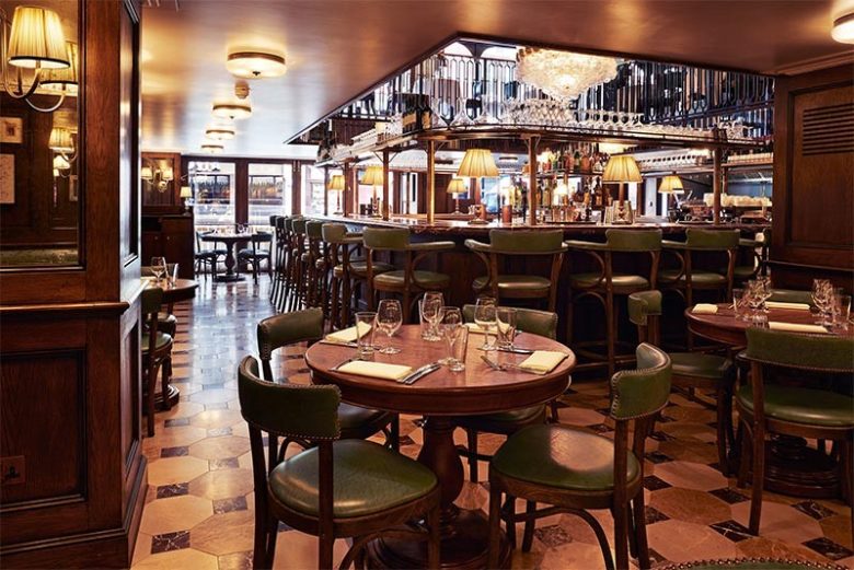 come arredare un angolo bar in casa in stile inglese 3