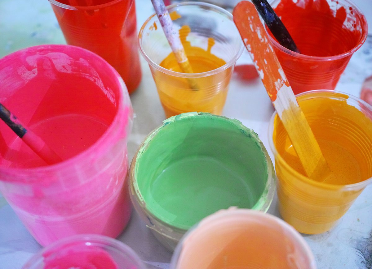 riciclare-bicchieri-plastica-colori