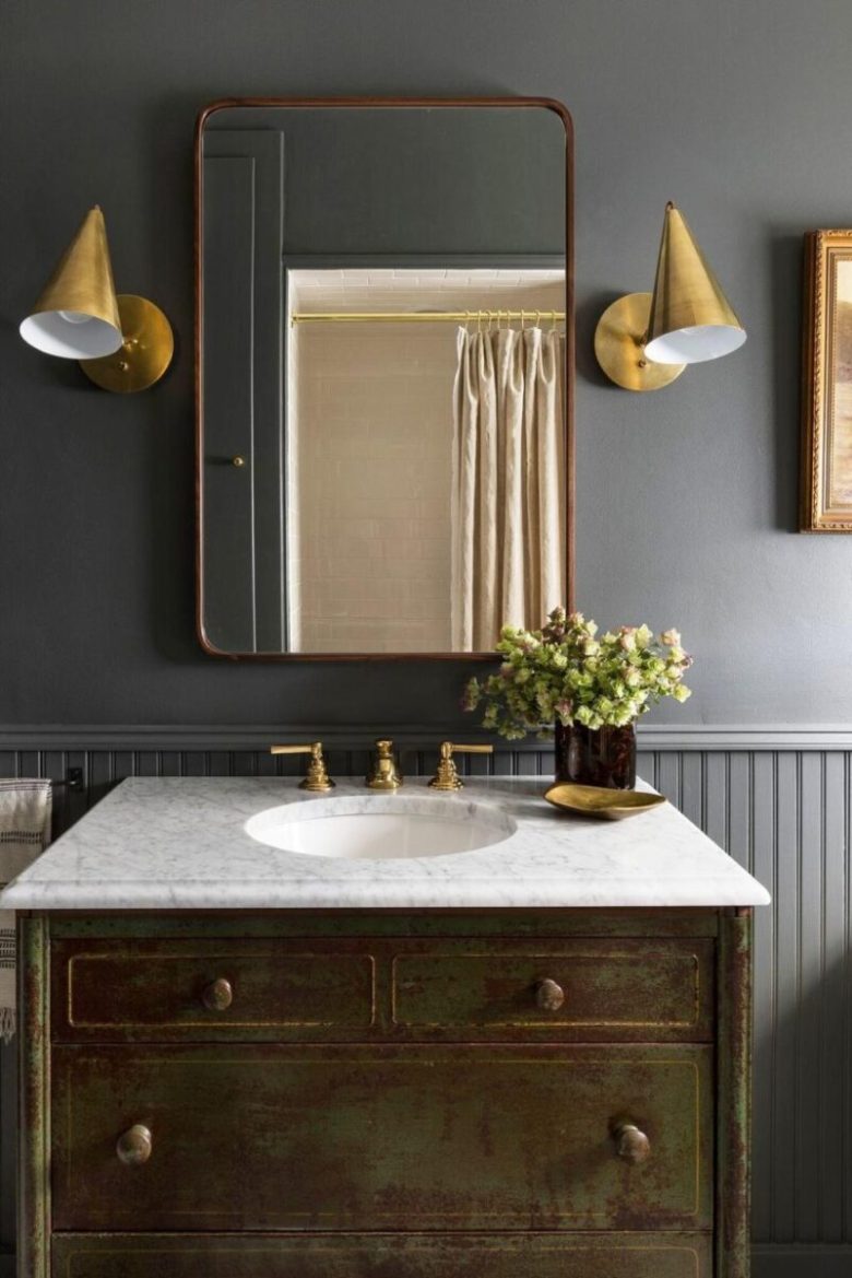 bagno-romantico-grigio-e-legno