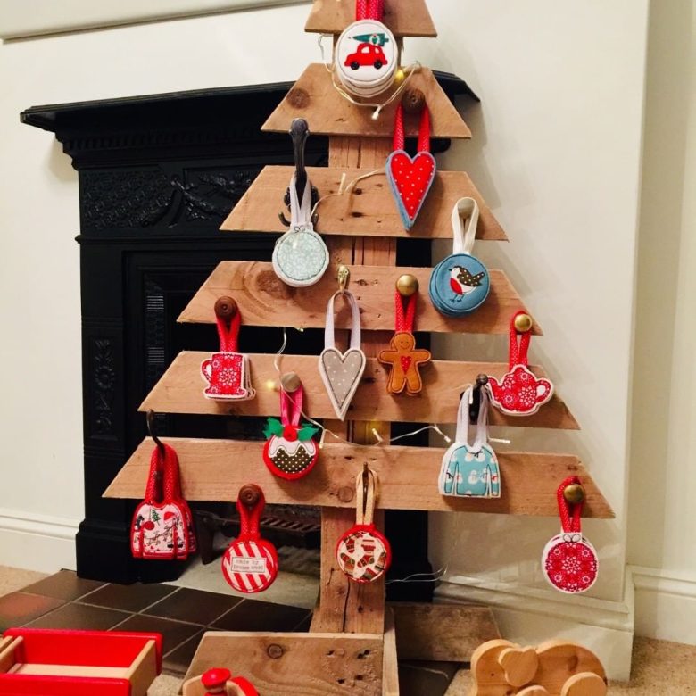 riciclare-pallet-per-creare-decorazioni-natalizie-26