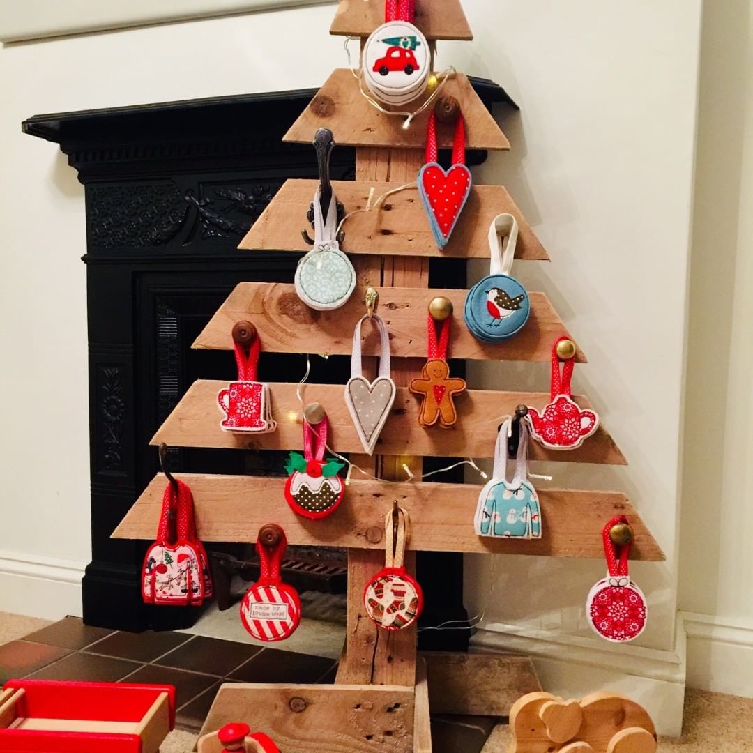 riciclare-pallet-per-creare-decorazioni-natalizie-26