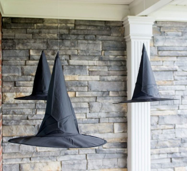 come-abbellire-ingresso-befana-cappellisospesi