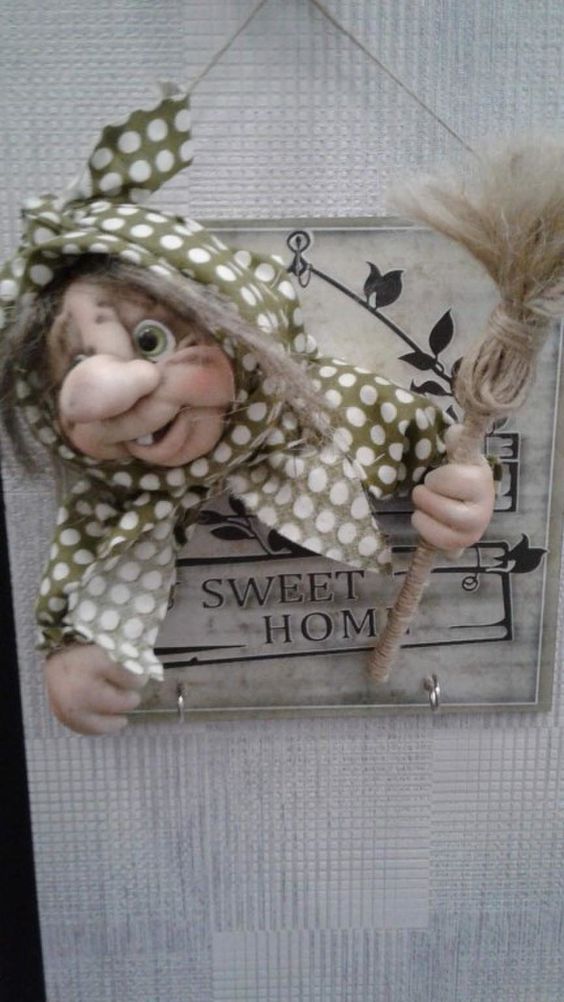 come-abbellire-ingresso-befana-ghirlanda