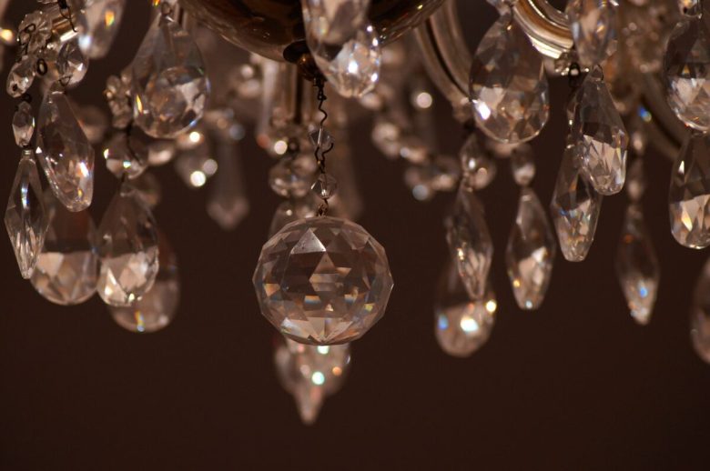 come-pulire-lampadario-di-cristallo-1