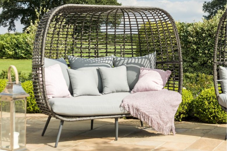 divano-a-guscio-in-rattan