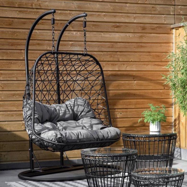 divano-dondolo-in-rattan-per-giardino