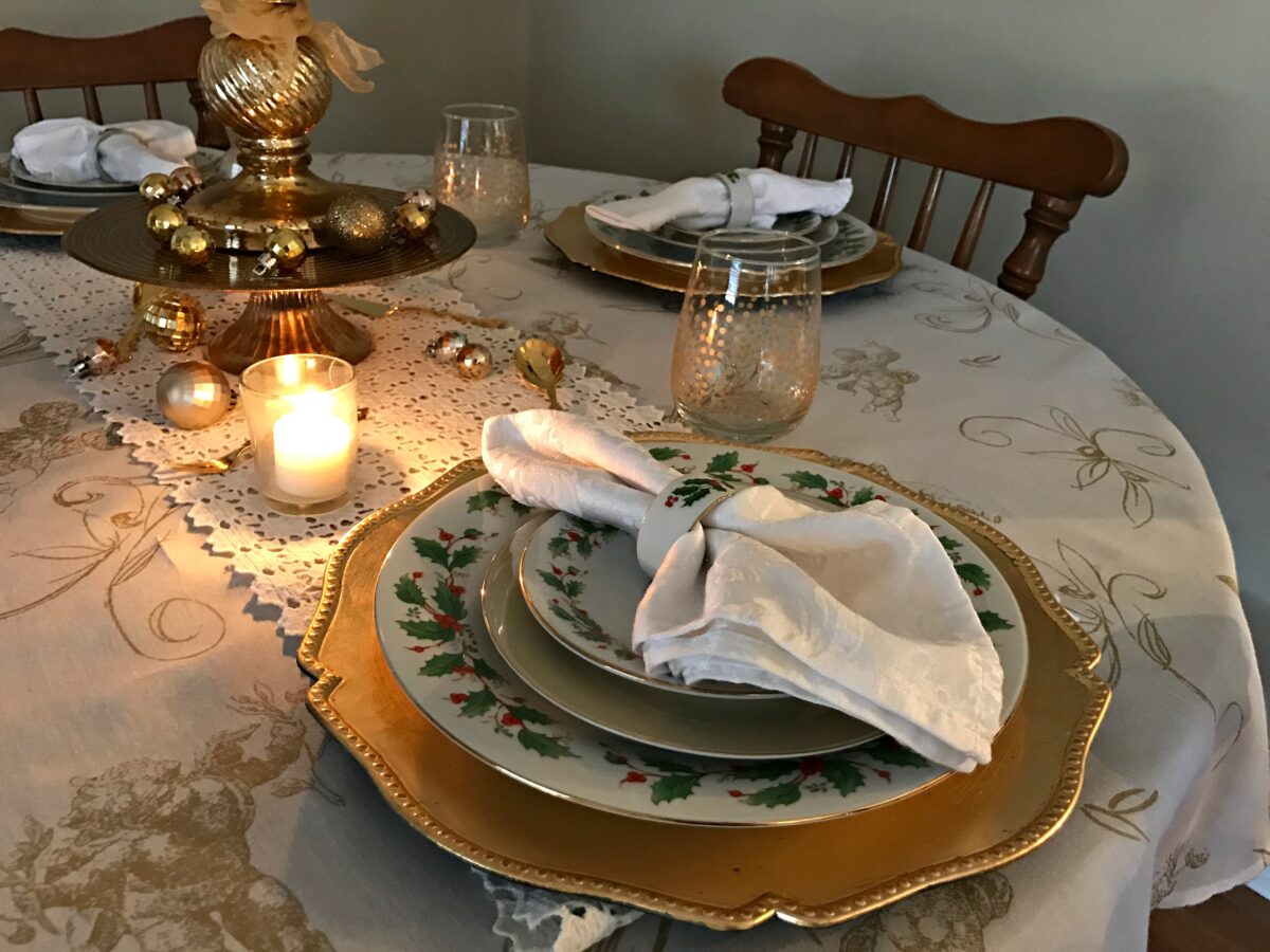 tavola-capodanno-romantica-oro