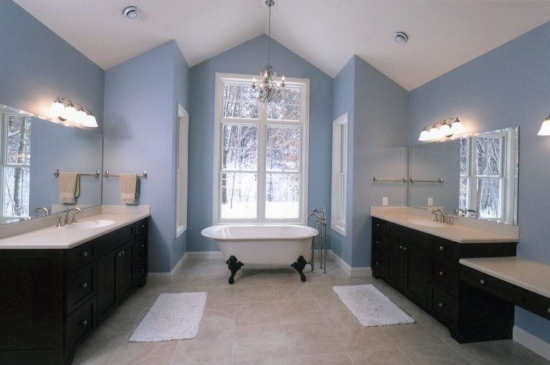 pareti-bagno-azzurro-chiaro
