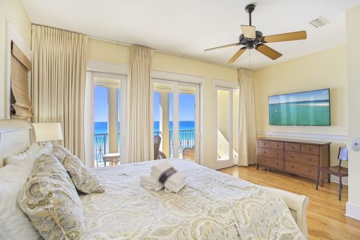 Pareti color sabbia: eleganza e relax per la camera da letto