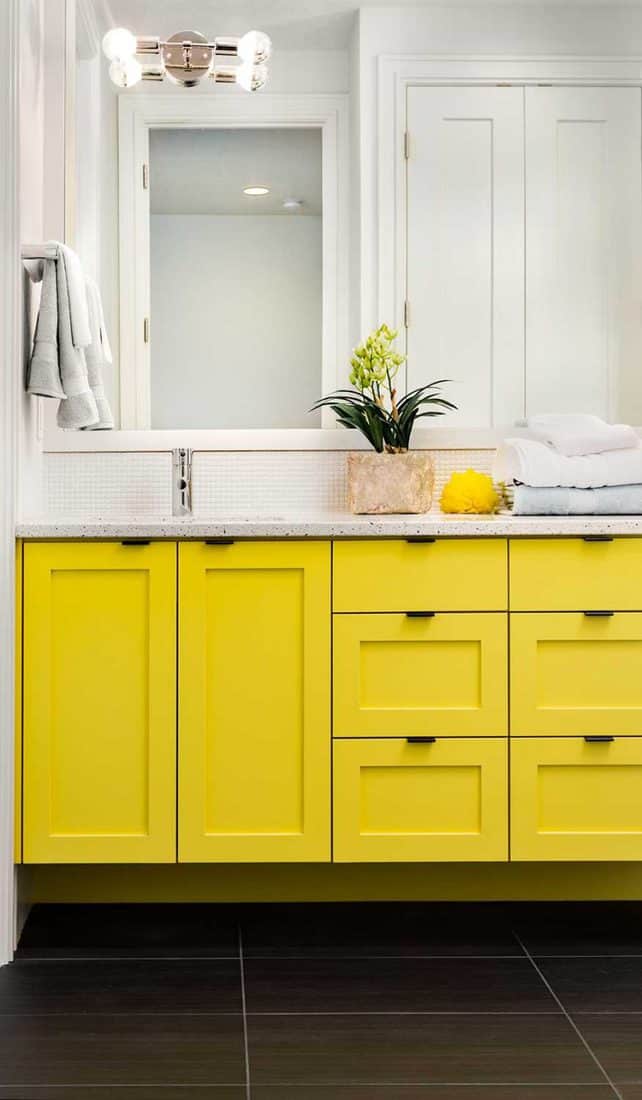 bagno-pareti-giallo-10